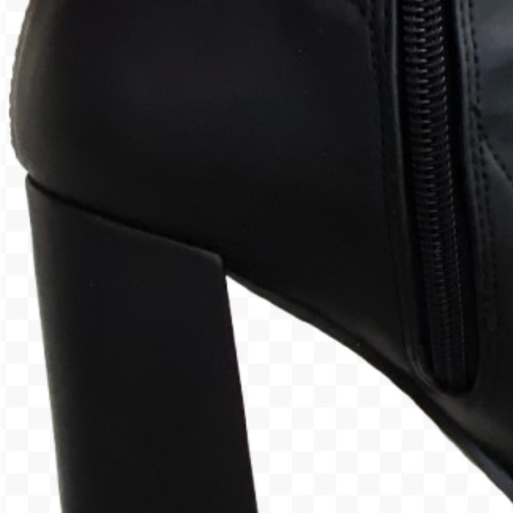 PrettyLittleThing Pull On PU Leather Boots Silver Cap Square Toe Heel NIB Sz 9 - Picture 3 of 7